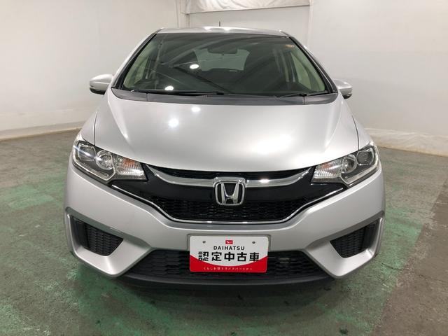 フィット１３Ｇ・Ｆパッケージ　雹害／走行３３６９７キロ／ワンセグナビ１年保証距離無制限　走行距離３３６９７キロ　ワンセグナビ　バックカメラ　ブルートゥース　純正マット　オートライト　ＬＥＤヘッドランプ　電動格納式ドアミラー　プッシュボタンスタート（埼玉県）の中古車