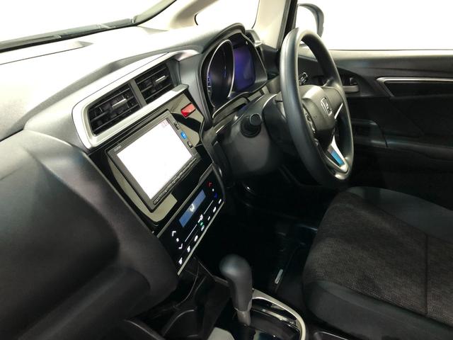 フィット１３Ｇ・Ｆパッケージ　雹害／走行３３６９７キロ／ワンセグナビ１年保証距離無制限　走行距離３３６９７キロ　ワンセグナビ　バックカメラ　ブルートゥース　純正マット　オートライト　ＬＥＤヘッドランプ　電動格納式ドアミラー　プッシュボタンスタート（埼玉県）の中古車