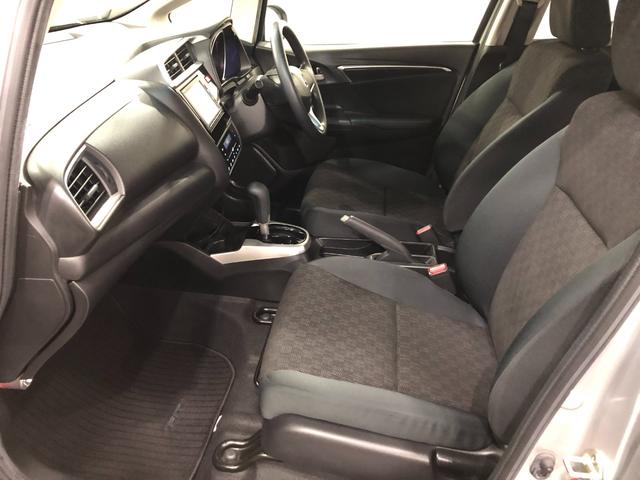 フィット１３Ｇ・Ｆパッケージ　雹害／走行３３６９７キロ／ワンセグナビ１年保証距離無制限　走行距離３３６９７キロ　ワンセグナビ　バックカメラ　ブルートゥース　純正マット　オートライト　ＬＥＤヘッドランプ　電動格納式ドアミラー　プッシュボタンスタート（埼玉県）の中古車