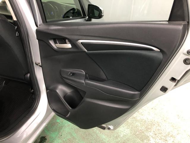 フィット１３Ｇ・Ｆパッケージ　雹害／走行３３６９７キロ／ワンセグナビ１年保証距離無制限　走行距離３３６９７キロ　ワンセグナビ　バックカメラ　ブルートゥース　純正マット　オートライト　ＬＥＤヘッドランプ　電動格納式ドアミラー　プッシュボタンスタート（埼玉県）の中古車