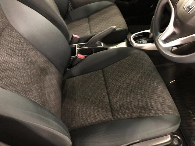 フィット１３Ｇ・Ｆパッケージ　雹害／走行３３６９７キロ／ワンセグナビ１年保証距離無制限　走行距離３３６９７キロ　ワンセグナビ　バックカメラ　ブルートゥース　純正マット　オートライト　ＬＥＤヘッドランプ　電動格納式ドアミラー　プッシュボタンスタート（埼玉県）の中古車