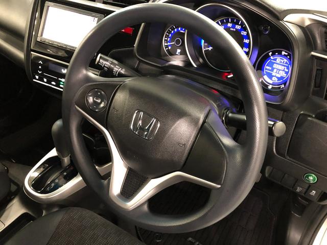 フィット１３Ｇ・Ｆパッケージ　雹害／走行３３６９７キロ／ワンセグナビ１年保証距離無制限　走行距離３３６９７キロ　ワンセグナビ　バックカメラ　ブルートゥース　純正マット　オートライト　ＬＥＤヘッドランプ　電動格納式ドアミラー　プッシュボタンスタート（埼玉県）の中古車