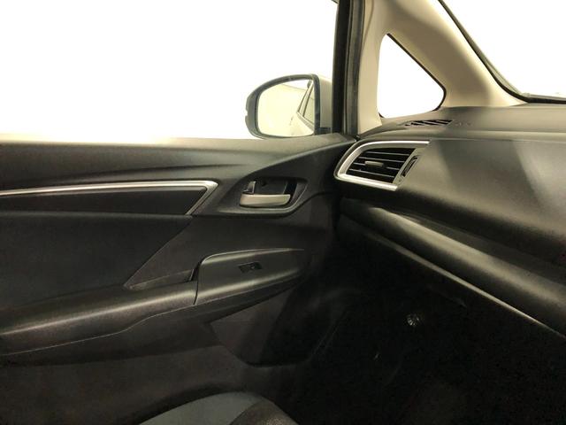 フィット１３Ｇ・Ｆパッケージ　雹害／走行３３６９７キロ／ワンセグナビ１年保証距離無制限　走行距離３３６９７キロ　ワンセグナビ　バックカメラ　ブルートゥース　純正マット　オートライト　ＬＥＤヘッドランプ　電動格納式ドアミラー　プッシュボタンスタート（埼玉県）の中古車