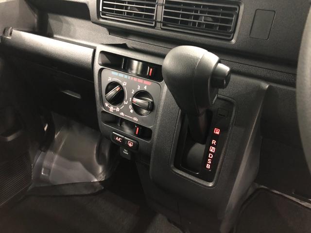 ハイゼットカーゴＤＸ　走行１１１７４キロ／クリアランスソナー／オートライト一年保証・走行距離無制限走行１１１７４キロ　クリアランスソナー　オートライト　アイドリングストップ　助手席エアバック　純正カーペットマット（埼玉県）の中古車