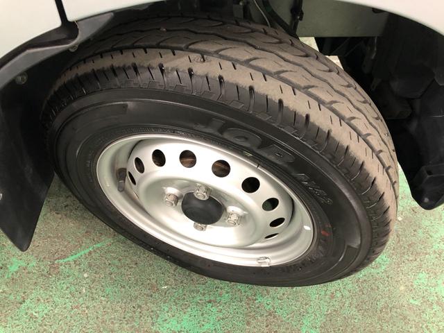 ハイゼットカーゴＤＸ　走行１１１７４キロ／クリアランスソナー／オートライト一年保証・走行距離無制限走行１１１７４キロ　クリアランスソナー　オートライト　アイドリングストップ　助手席エアバック　純正カーペットマット（埼玉県）の中古車