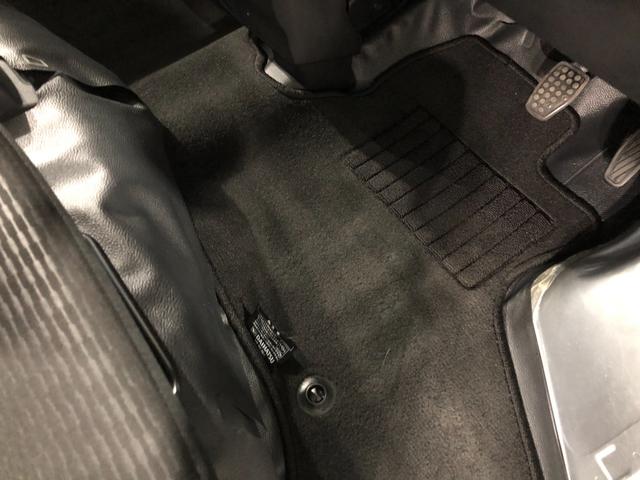 ハイゼットカーゴＤＸ　走行１１１７４キロ／クリアランスソナー／オートライト一年保証・走行距離無制限走行１１１７４キロ　クリアランスソナー　オートライト　アイドリングストップ　助手席エアバック　純正カーペットマット（埼玉県）の中古車