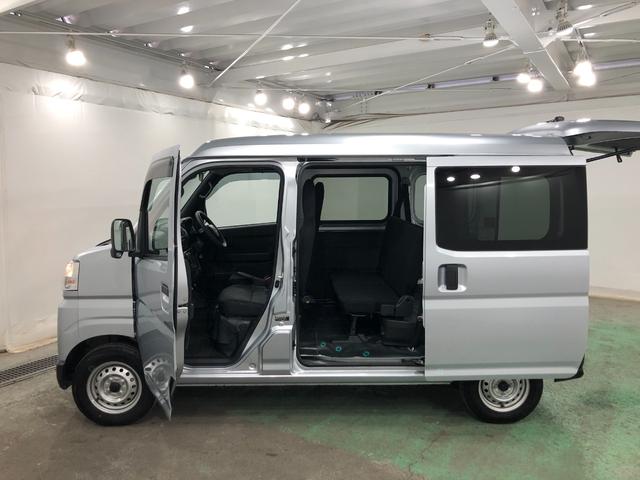 ハイゼットカーゴＤＸ　走行１１１７４キロ／クリアランスソナー／オートライト一年保証・走行距離無制限走行１１１７４キロ　クリアランスソナー　オートライト　アイドリングストップ　助手席エアバック　純正カーペットマット（埼玉県）の中古車