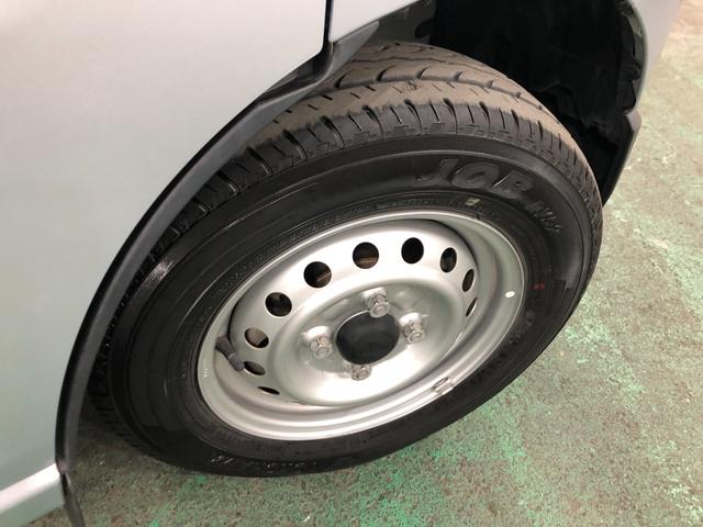 ハイゼットカーゴＤＸ　走行１１１７４キロ／クリアランスソナー／オートライト一年保証・走行距離無制限走行１１１７４キロ　クリアランスソナー　オートライト　アイドリングストップ　助手席エアバック　純正カーペットマット（埼玉県）の中古車