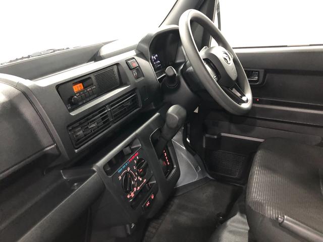 ハイゼットカーゴＤＸ　走行１１１７４キロ／クリアランスソナー／オートライト一年保証・走行距離無制限走行１１１７４キロ　クリアランスソナー　オートライト　アイドリングストップ　助手席エアバック　純正カーペットマット（埼玉県）の中古車