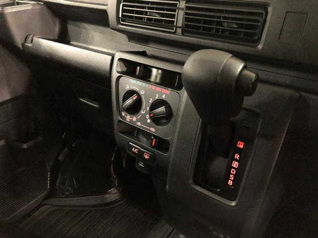 ハイゼットカーゴＤＸ　走行１２５３８キロ／クリアランスソナー／ＣＤチューナー一年保証・走行距離無制限　走行１２５３８キロ　ＣＤチューナー　助手席エアバック　オートライト　クリアランスソナー　アイドリングストップ　純正フロアマット（埼玉県）の中古車