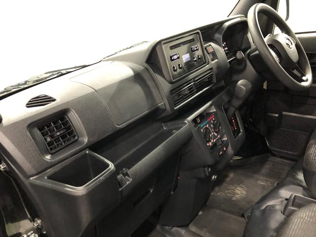 ハイゼットカーゴＤＸ　走行１２５３８キロ／クリアランスソナー／ＣＤチューナー一年保証・走行距離無制限　走行１２５３８キロ　ＣＤチューナー　助手席エアバック　オートライト　クリアランスソナー　アイドリングストップ　純正フロアマット（埼玉県）の中古車