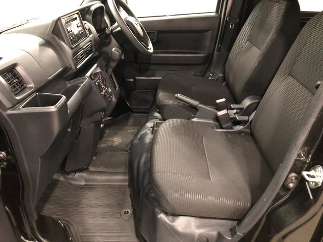 ハイゼットカーゴＤＸ　走行１２５３８キロ／クリアランスソナー／ＣＤチューナー一年保証・走行距離無制限　走行１２５３８キロ　ＣＤチューナー　助手席エアバック　オートライト　クリアランスソナー　アイドリングストップ　純正フロアマット（埼玉県）の中古車