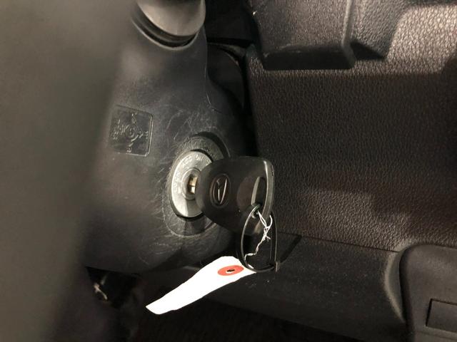 ハイゼットカーゴＤＸ　走行１２５３８キロ／クリアランスソナー／ＣＤチューナー一年保証・走行距離無制限　走行１２５３８キロ　ＣＤチューナー　助手席エアバック　オートライト　クリアランスソナー　アイドリングストップ　純正フロアマット（埼玉県）の中古車