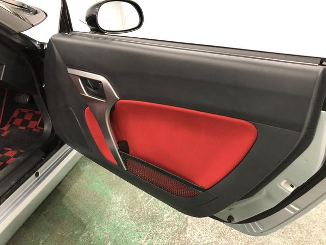 コペンローブ　走行１３７７７キロ／ナビ／ＬＥＤヘッドライト一年保証・走行距離無制限走行１３７７７キロ　フルセグナビ　ブルートゥース　助手席エアバック　純正カーペットマット　ＬＥＤヘッドライト　アイドリングストップ（埼玉県）の中古車