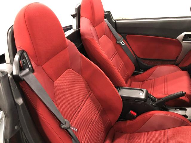 コペンローブ　走行１３７７７キロ／ナビ／ＬＥＤヘッドライト一年保証・走行距離無制限走行１３７７７キロ　フルセグナビ　ブルートゥース　助手席エアバック　純正カーペットマット　ＬＥＤヘッドライト　アイドリングストップ（埼玉県）の中古車