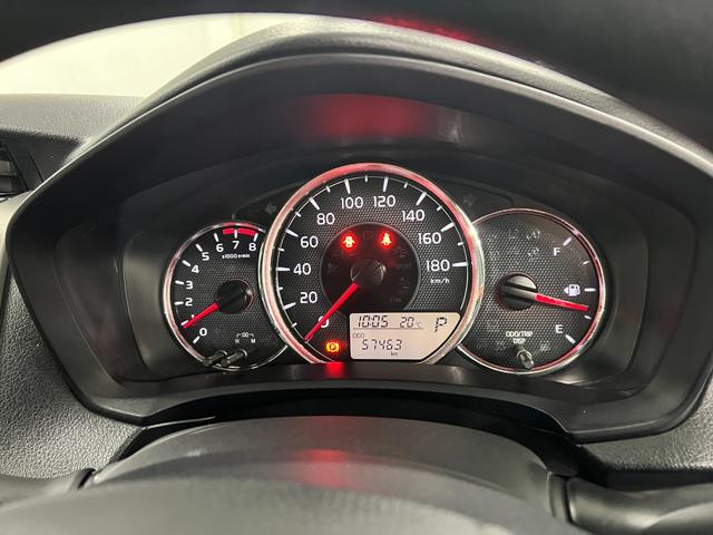 カローラフィールダー１．５Ｘ　走行５７４６３キロ／ＣＤチューナー／キーレス一年保証・走行距離無制限走行５７４６３キロ　助手席エアバック　純正カーペットマット　サイドエアバック　アイドリングストップ　ＣＤチューナー　キーレス（埼玉県）の中古車