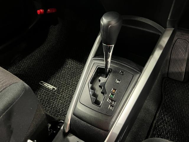 カローラフィールダー１．５Ｘ　走行５７４６３キロ／ＣＤチューナー／キーレス一年保証・走行距離無制限走行５７４６３キロ　助手席エアバック　純正カーペットマット　サイドエアバック　アイドリングストップ　ＣＤチューナー　キーレス（埼玉県）の中古車