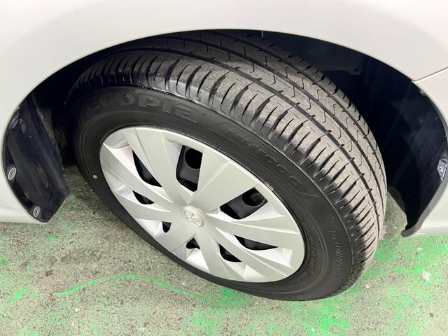 カローラフィールダー１．５Ｘ　走行５７４６３キロ／ＣＤチューナー／キーレス一年保証・走行距離無制限走行５７４６３キロ　助手席エアバック　純正カーペットマット　サイドエアバック　アイドリングストップ　ＣＤチューナー　キーレス（埼玉県）の中古車