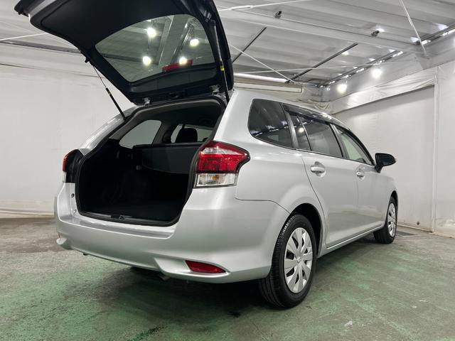 カローラフィールダー１．５Ｘ　走行５７４６３キロ／ＣＤチューナー／キーレス一年保証・走行距離無制限走行５７４６３キロ　助手席エアバック　純正カーペットマット　サイドエアバック　アイドリングストップ　ＣＤチューナー　キーレス（埼玉県）の中古車