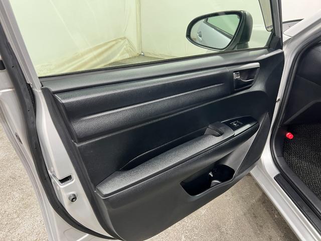 カローラフィールダー１．５Ｘ　走行５７４６３キロ／ＣＤチューナー／キーレス一年保証・走行距離無制限走行５７４６３キロ　助手席エアバック　純正カーペットマット　サイドエアバック　アイドリングストップ　ＣＤチューナー　キーレス（埼玉県）の中古車