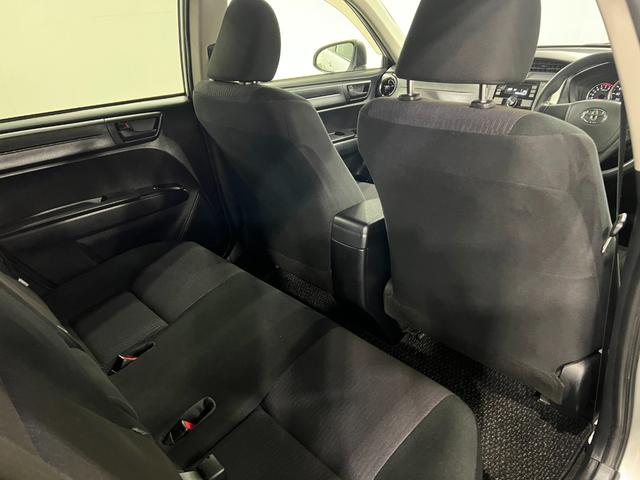 カローラフィールダー１．５Ｘ　走行５７４６３キロ／ＣＤチューナー／キーレス一年保証・走行距離無制限走行５７４６３キロ　助手席エアバック　純正カーペットマット　サイドエアバック　アイドリングストップ　ＣＤチューナー　キーレス（埼玉県）の中古車