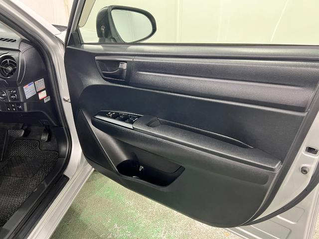 カローラフィールダー１．５Ｘ　走行５７４６３キロ／ＣＤチューナー／キーレス一年保証・走行距離無制限走行５７４６３キロ　助手席エアバック　純正カーペットマット　サイドエアバック　アイドリングストップ　ＣＤチューナー　キーレス（埼玉県）の中古車