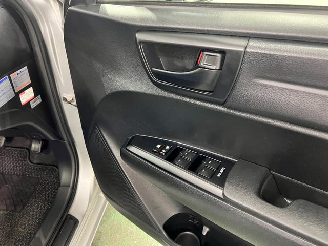 カローラフィールダー１．５Ｘ　走行５７４６３キロ／ＣＤチューナー／キーレス一年保証・走行距離無制限走行５７４６３キロ　助手席エアバック　純正カーペットマット　サイドエアバック　アイドリングストップ　ＣＤチューナー　キーレス（埼玉県）の中古車