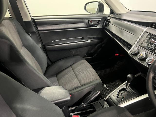 カローラフィールダー１．５Ｘ　走行５７４６３キロ／ＣＤチューナー／キーレス一年保証・走行距離無制限走行５７４６３キロ　助手席エアバック　純正カーペットマット　サイドエアバック　アイドリングストップ　ＣＤチューナー　キーレス（埼玉県）の中古車