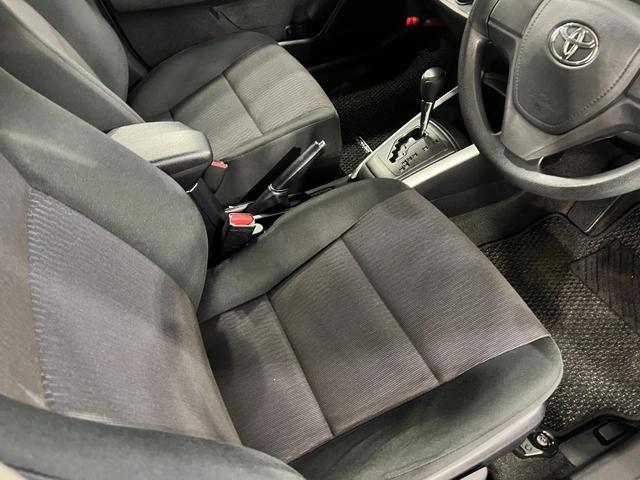 カローラフィールダー１．５Ｘ　走行５７４６３キロ／ＣＤチューナー／キーレス一年保証・走行距離無制限走行５７４６３キロ　助手席エアバック　純正カーペットマット　サイドエアバック　アイドリングストップ　ＣＤチューナー　キーレス（埼玉県）の中古車