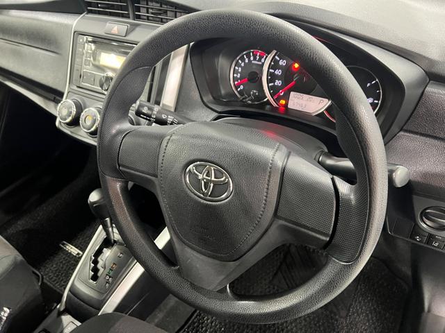 カローラフィールダー１．５Ｘ　走行５７４６３キロ／ＣＤチューナー／キーレス一年保証・走行距離無制限走行５７４６３キロ　助手席エアバック　純正カーペットマット　サイドエアバック　アイドリングストップ　ＣＤチューナー　キーレス（埼玉県）の中古車