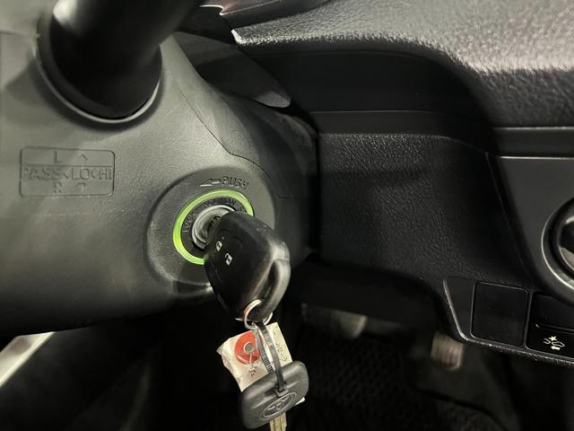 カローラフィールダー１．５Ｘ　走行５７４６３キロ／ＣＤチューナー／キーレス一年保証・走行距離無制限走行５７４６３キロ　助手席エアバック　純正カーペットマット　サイドエアバック　アイドリングストップ　ＣＤチューナー　キーレス（埼玉県）の中古車