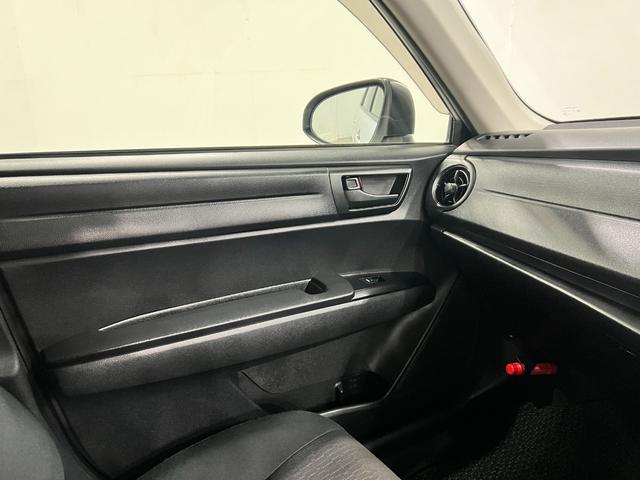 カローラフィールダー１．５Ｘ　走行５７４６３キロ／ＣＤチューナー／キーレス一年保証・走行距離無制限走行５７４６３キロ　助手席エアバック　純正カーペットマット　サイドエアバック　アイドリングストップ　ＣＤチューナー　キーレス（埼玉県）の中古車