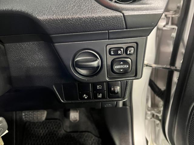 カローラフィールダー１．５Ｘ　走行５７４６３キロ／ＣＤチューナー／キーレス一年保証・走行距離無制限走行５７４６３キロ　助手席エアバック　純正カーペットマット　サイドエアバック　アイドリングストップ　ＣＤチューナー　キーレス（埼玉県）の中古車