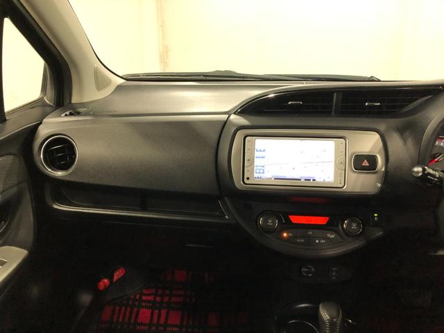 ヴィッツＵ　走行５２５７６キロ／ワンセグナビ／バックカメラ／マット１年保証距離無制限　走行距離５２５７６キロ　ワンセグナビ　バックカメラ　ブルートゥース　マット　助手席エアバッグ　オートライト　シートヒーター　電動格納式ドアミラー（埼玉県）の中古車