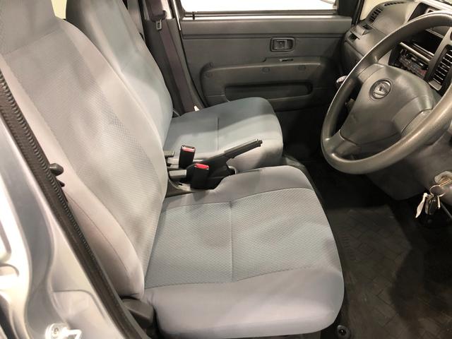 ハイゼットカーゴＤＸ　５ＭＴ／走行１００９１３キロ／車検整備付／タバコ焦穴有保証一年間・距離無制限付　５速マニュアル　スペアキー　キーレスエントリー　ゴムマット　純正ラジオ　スモークガラス（埼玉県）の中古車