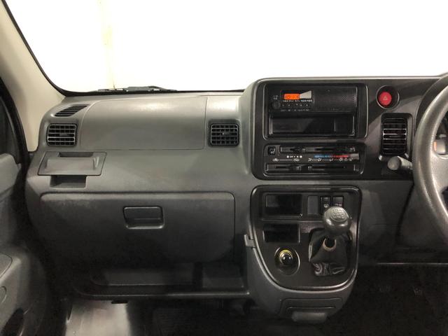 ハイゼットカーゴＤＸ　５ＭＴ／走行１００９１３キロ／車検整備付／タバコ焦穴有保証一年間・距離無制限付　５速マニュアル　スペアキー　キーレスエントリー　ゴムマット　純正ラジオ　スモークガラス（埼玉県）の中古車