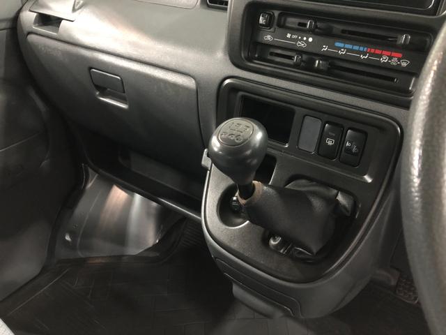 ハイゼットカーゴＤＸ　５ＭＴ／走行１００９１３キロ／車検整備付／タバコ焦穴有保証一年間・距離無制限付　５速マニュアル　スペアキー　キーレスエントリー　ゴムマット　純正ラジオ　スモークガラス（埼玉県）の中古車