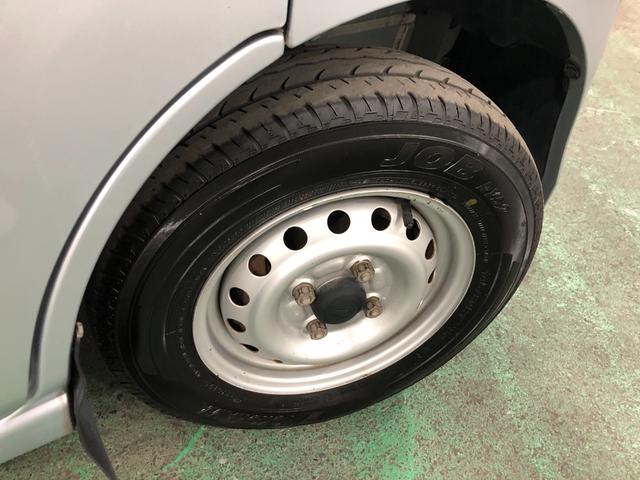 ハイゼットカーゴＤＸ　５ＭＴ／走行１００９１３キロ／車検整備付／タバコ焦穴有保証一年間・距離無制限付　５速マニュアル　スペアキー　キーレスエントリー　ゴムマット　純正ラジオ　スモークガラス（埼玉県）の中古車