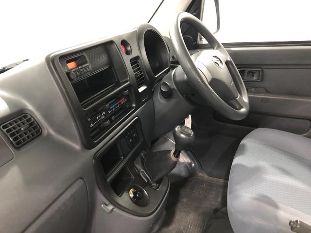 ハイゼットカーゴＤＸ　５ＭＴ／走行１００９１３キロ／車検整備付／タバコ焦穴有保証一年間・距離無制限付　５速マニュアル　スペアキー　キーレスエントリー　ゴムマット　純正ラジオ　スモークガラス（埼玉県）の中古車