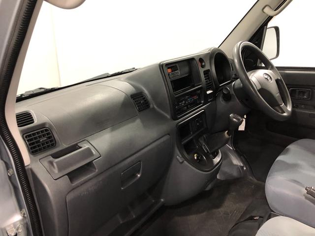 ハイゼットカーゴＤＸ　５ＭＴ／走行１００９１３キロ／車検整備付／タバコ焦穴有保証一年間・距離無制限付　５速マニュアル　スペアキー　キーレスエントリー　ゴムマット　純正ラジオ　スモークガラス（埼玉県）の中古車