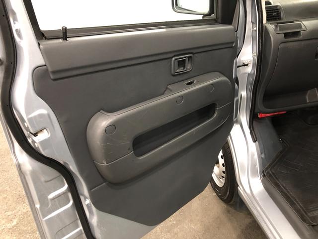 ハイゼットカーゴＤＸ　５ＭＴ／走行１００９１３キロ／車検整備付／タバコ焦穴有保証一年間・距離無制限付　５速マニュアル　スペアキー　キーレスエントリー　ゴムマット　純正ラジオ　スモークガラス（埼玉県）の中古車