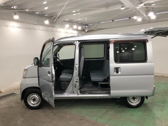 ハイゼットカーゴＤＸ　５ＭＴ／走行１００９１３キロ／車検整備付／タバコ焦穴有保証一年間・距離無制限付　５速マニュアル　スペアキー　キーレスエントリー　ゴムマット　純正ラジオ　スモークガラス（埼玉県）の中古車