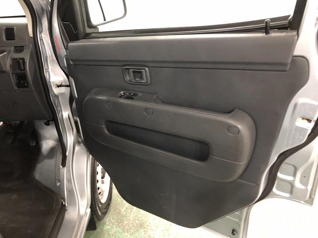 ハイゼットカーゴＤＸ　５ＭＴ／走行１００９１３キロ／車検整備付／タバコ焦穴有保証一年間・距離無制限付　５速マニュアル　スペアキー　キーレスエントリー　ゴムマット　純正ラジオ　スモークガラス（埼玉県）の中古車