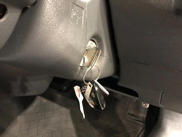 ハイゼットカーゴＤＸ　５ＭＴ／走行１００９１３キロ／車検整備付／タバコ焦穴有保証一年間・距離無制限付　５速マニュアル　スペアキー　キーレスエントリー　ゴムマット　純正ラジオ　スモークガラス（埼玉県）の中古車