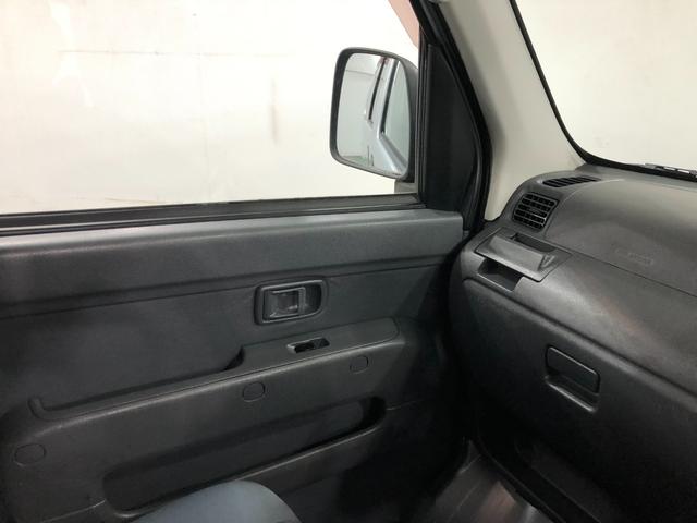 ハイゼットカーゴＤＸ　５ＭＴ／走行１００９１３キロ／車検整備付／タバコ焦穴有保証一年間・距離無制限付　５速マニュアル　スペアキー　キーレスエントリー　ゴムマット　純正ラジオ　スモークガラス（埼玉県）の中古車