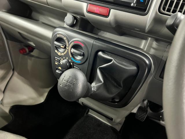 ミニキャブバンＭ　走行３５２８キロ／ＴＶレスナビ／ＥＴＣ／ＭＴ一年保証・走行距離無制限走行３５２８キロ　助手席エアバック　純正カーペットマット　ＴＶレスナビ　ブルートゥース　ＥＴＣ　ドラレコ（埼玉県）の中古車