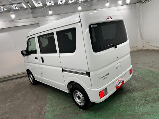 ミニキャブバンＭ　走行３５２８キロ／ＴＶレスナビ／ＥＴＣ／ＭＴ一年保証・走行距離無制限走行３５２８キロ　助手席エアバック　純正カーペットマット　ＴＶレスナビ　ブルートゥース　ＥＴＣ　ドラレコ（埼玉県）の中古車