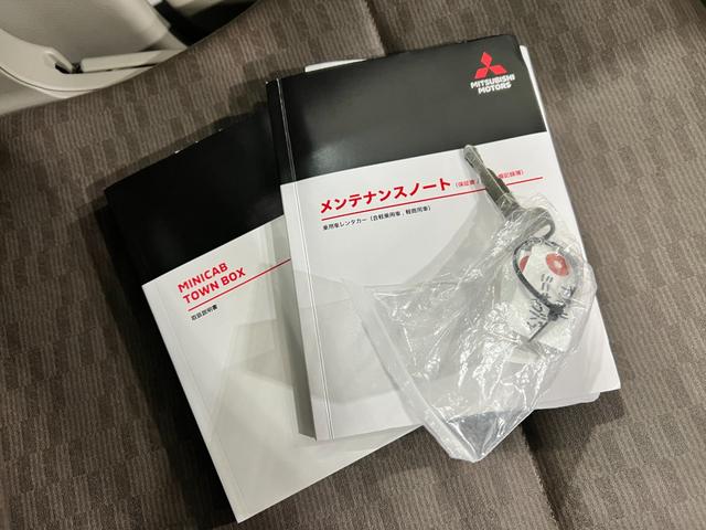 ミニキャブバンＭ　走行３５２８キロ／ＴＶレスナビ／ＥＴＣ／ＭＴ一年保証・走行距離無制限走行３５２８キロ　助手席エアバック　純正カーペットマット　ＴＶレスナビ　ブルートゥース　ＥＴＣ　ドラレコ（埼玉県）の中古車