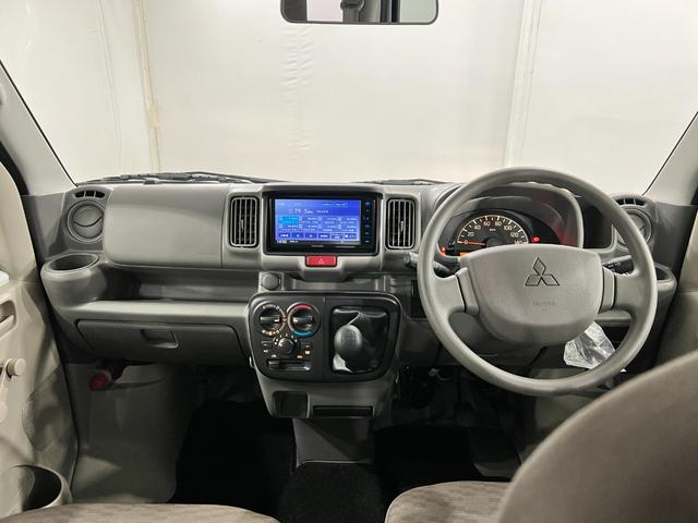 ミニキャブバンＭ　走行３５２８キロ／ＴＶレスナビ／ＥＴＣ／ＭＴ一年保証・走行距離無制限走行３５２８キロ　助手席エアバック　純正カーペットマット　ＴＶレスナビ　ブルートゥース　ＥＴＣ　ドラレコ（埼玉県）の中古車