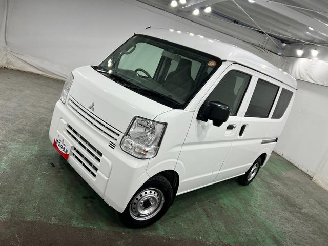 ミニキャブバンＭ　走行３５２８キロ／ＴＶレスナビ／ＥＴＣ／ＭＴ一年保証・走行距離無制限走行３５２８キロ　助手席エアバック　純正カーペットマット　ＴＶレスナビ　ブルートゥース　ＥＴＣ　ドラレコ（埼玉県）の中古車